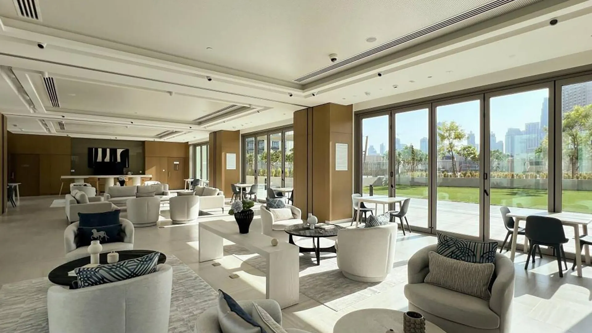 Amazing Patio Experience - Best Burj Khalifa View Dubai Apartment