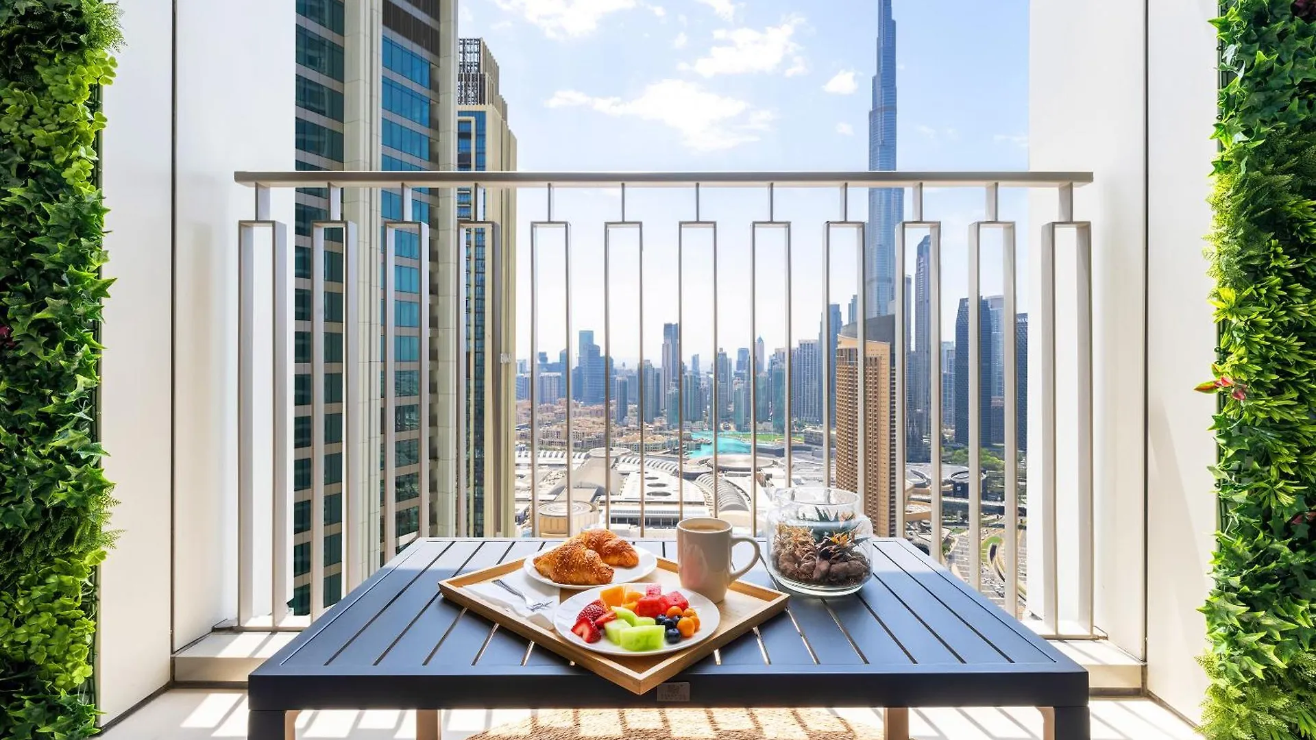 Amazing Patio Experience - Best Burj Khalifa View Dubai Apartment